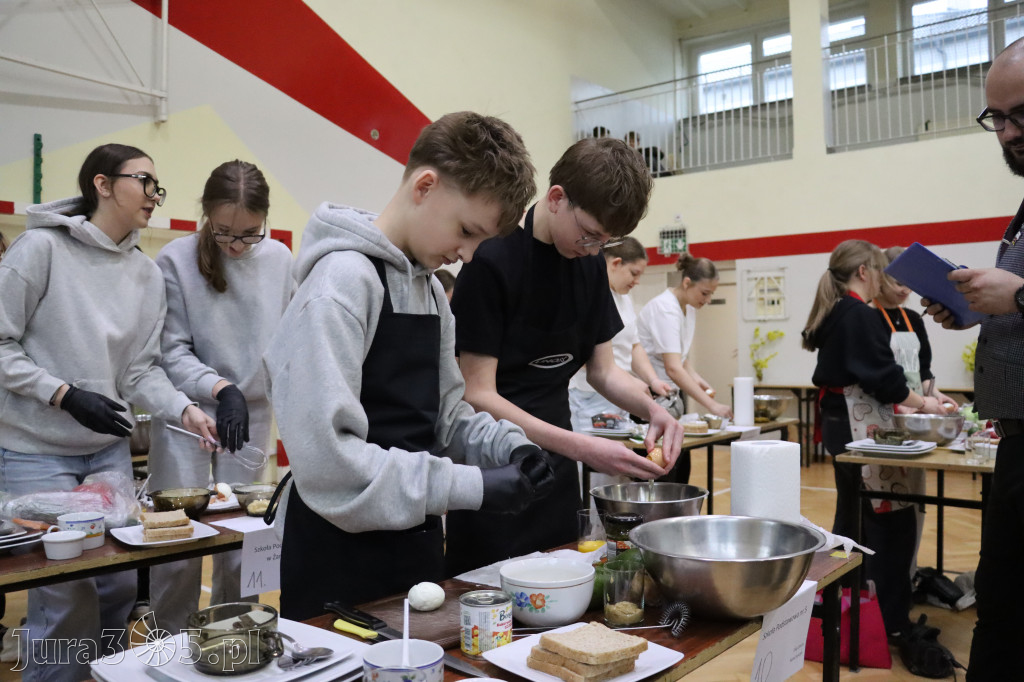Fotorelacja: JAJECZNA REWOLUCJA TADKA w ZS im. Tadeusza Kościuszki w Żarkach