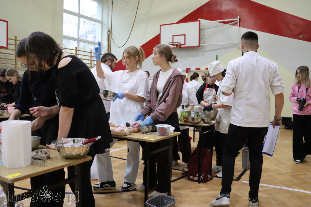Fotorelacja: JAJECZNA REWOLUCJA TADKA w ZS im. Tadeusza Kościuszki w Żarkach
