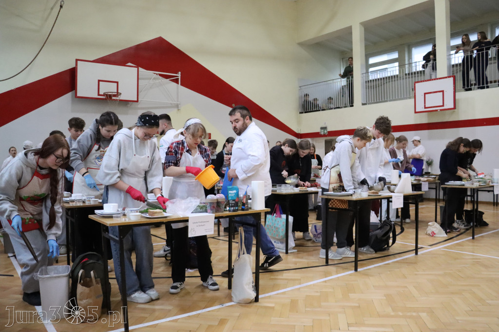 Fotorelacja: JAJECZNA REWOLUCJA TADKA w ZS im. Tadeusza Kościuszki w Żarkach