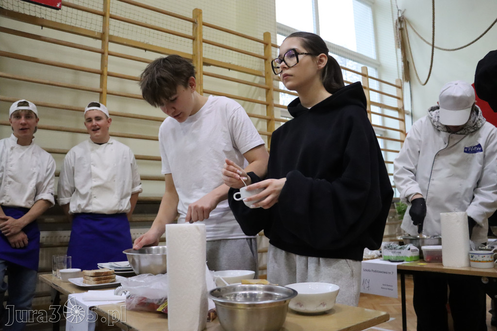 Fotorelacja: JAJECZNA REWOLUCJA TADKA w ZS im. Tadeusza Kościuszki w Żarkach