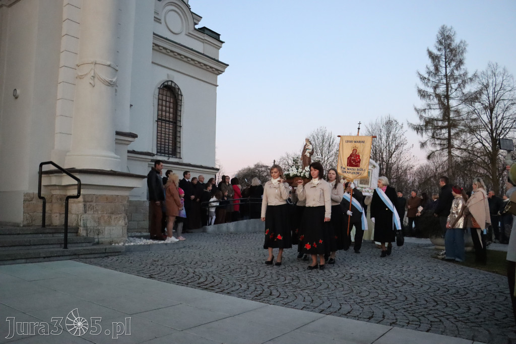 Fotorelacja I: Msza Rezurekcyjna w Koziegłówkach - Wielkanoc 2026!