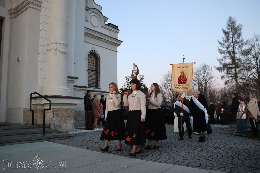 Fotorelacja I: Msza Rezurekcyjna w Koziegłówkach - Wielkanoc 2026!