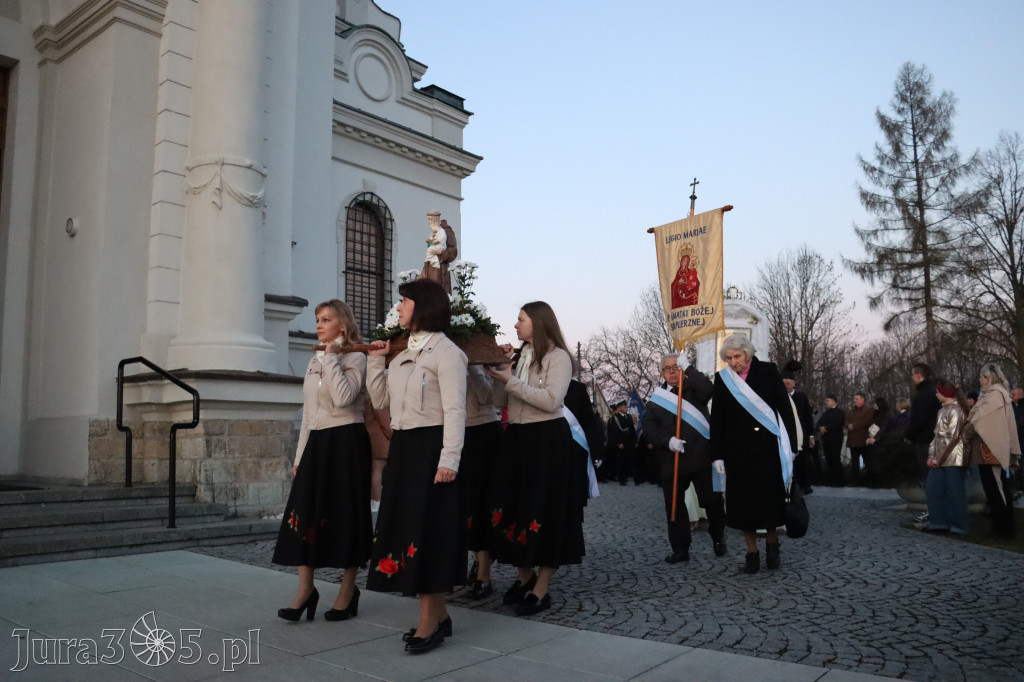 Fotorelacja I: Msza Rezurekcyjna w Koziegłówkach - Wielkanoc 2026!