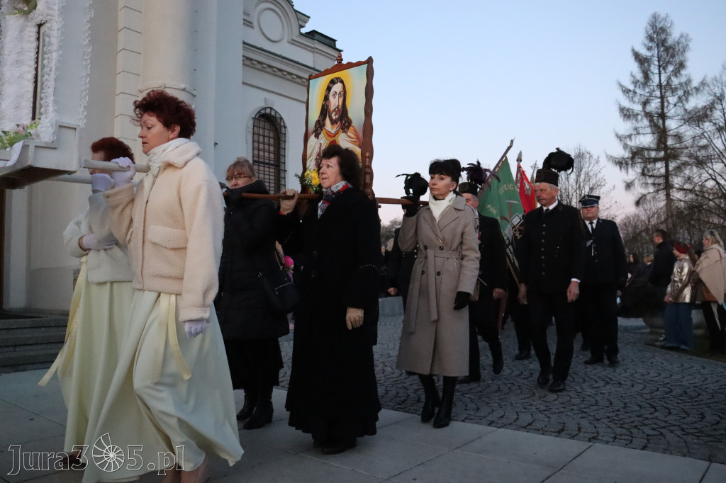 Fotorelacja I: Msza Rezurekcyjna w Koziegłówkach - Wielkanoc 2026!