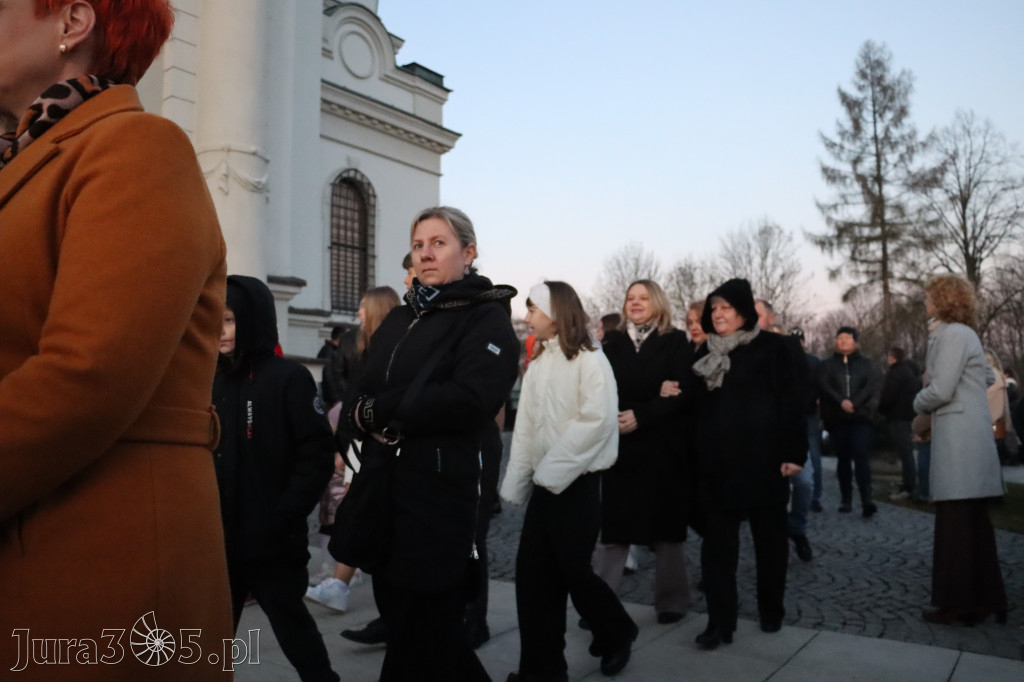 Fotorelacja I: Msza Rezurekcyjna w Koziegłówkach - Wielkanoc 2026!
