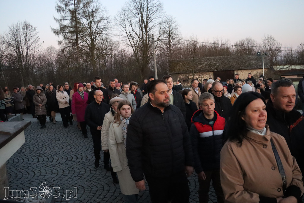 Fotorelacja I: Msza Rezurekcyjna w Koziegłówkach - Wielkanoc 2026!