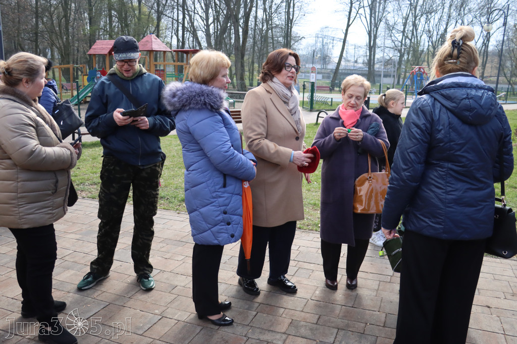 Fotorelacja: Otwarcie instalacji artystycznej  ŁAWECZKI PRZEMYSŁOWEJ PAMIĘCI w Zawierciu