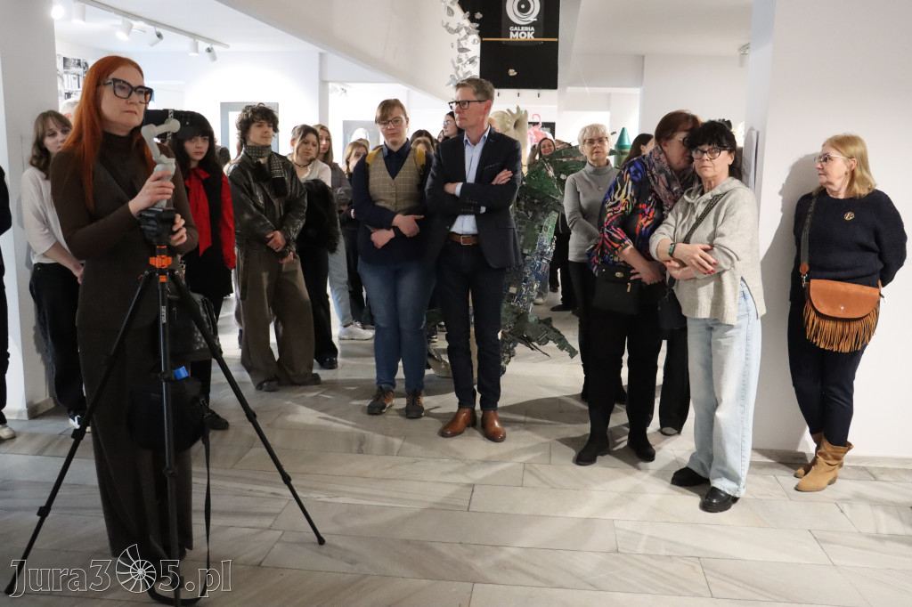 Fotorelacja: Wernisaż wystawy „Między linią a formą II” w MOK Zawiercie