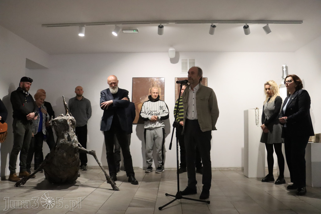 Fotorelacja: Wernisaż wystawy „Między linią a formą II” w MOK Zawiercie