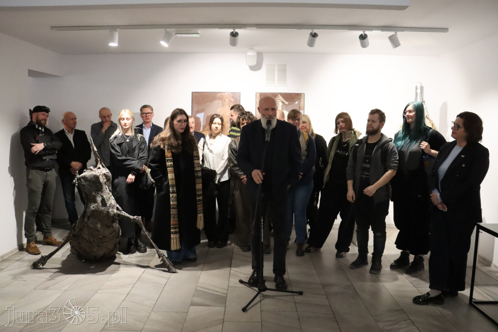 Fotorelacja: Wernisaż wystawy „Między linią a formą II” w MOK Zawiercie