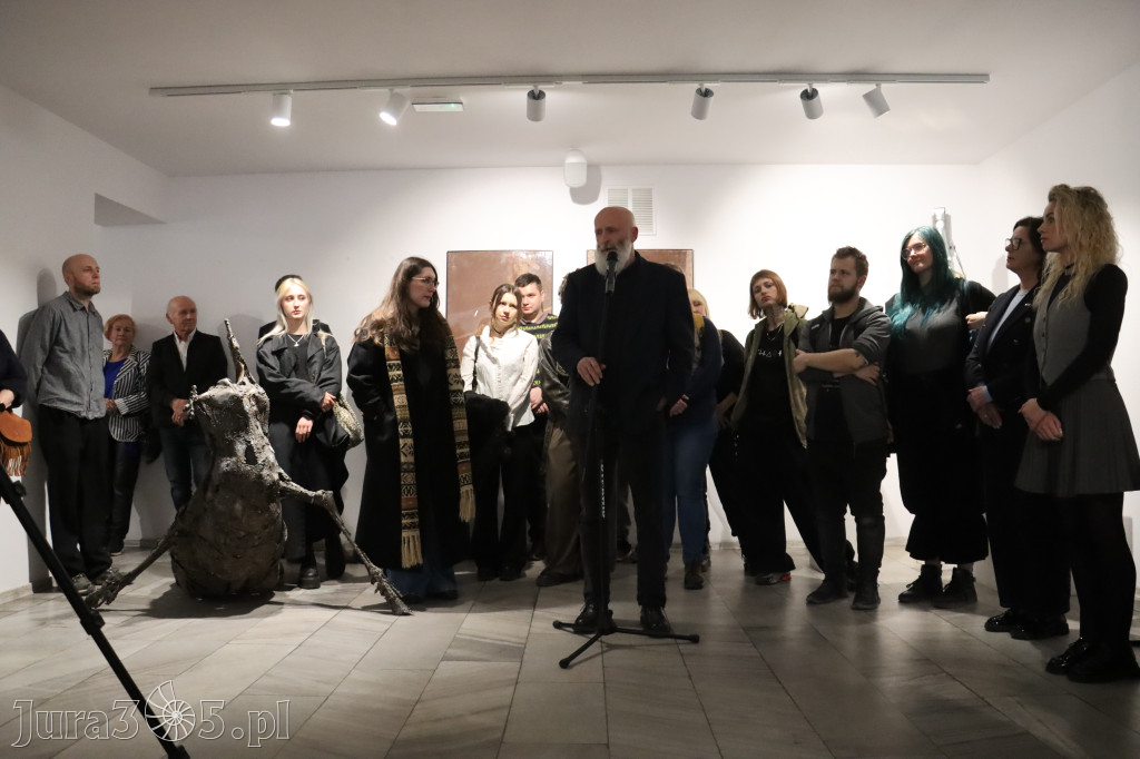 Fotorelacja: Wernisaż wystawy „Między linią a formą II” w MOK Zawiercie
