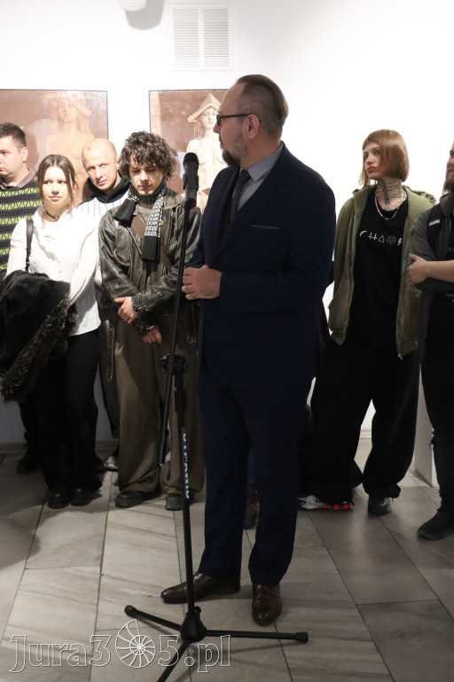 Fotorelacja: Wernisaż wystawy „Między linią a formą II” w MOK Zawiercie