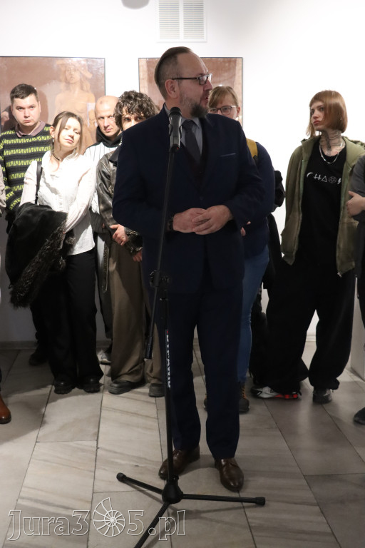 Fotorelacja: Wernisaż wystawy „Między linią a formą II” w MOK Zawiercie
