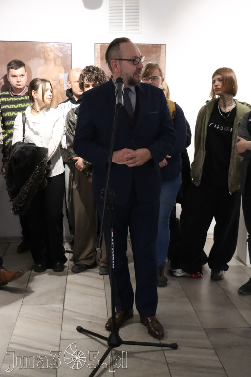 Fotorelacja: Wernisaż wystawy „Między linią a formą II” w MOK Zawiercie
