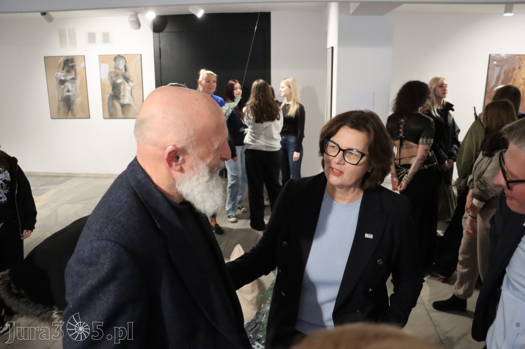 Fotorelacja: Wernisaż wystawy „Między linią a formą II” w MOK Zawiercie