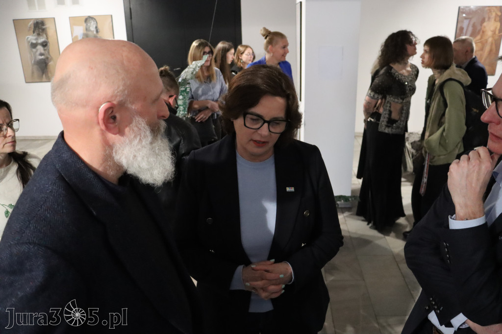Fotorelacja: Wernisaż wystawy „Między linią a formą II” w MOK Zawiercie