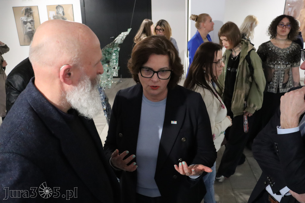 Fotorelacja: Wernisaż wystawy „Między linią a formą II” w MOK Zawiercie