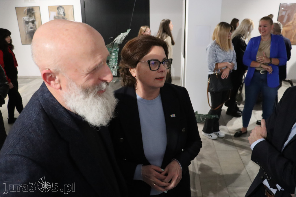 Fotorelacja: Wernisaż wystawy „Między linią a formą II” w MOK Zawiercie