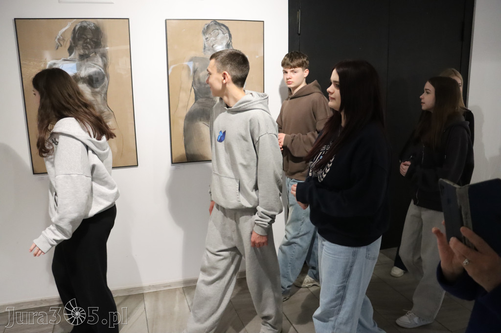 Fotorelacja: Wernisaż wystawy „Między linią a formą II” w MOK Zawiercie