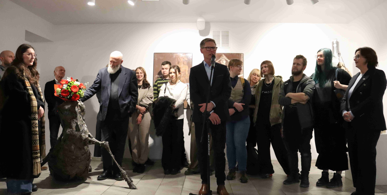 Fotorelacja: Wernisaż wystawy „Między linią a formą II” w MOK Zawiercie