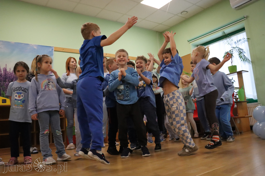 Fotorelacja: NIEBIESKIE IGRZYSKA w Przedszkolu Integracyjnym nr 3 w Zawierciu