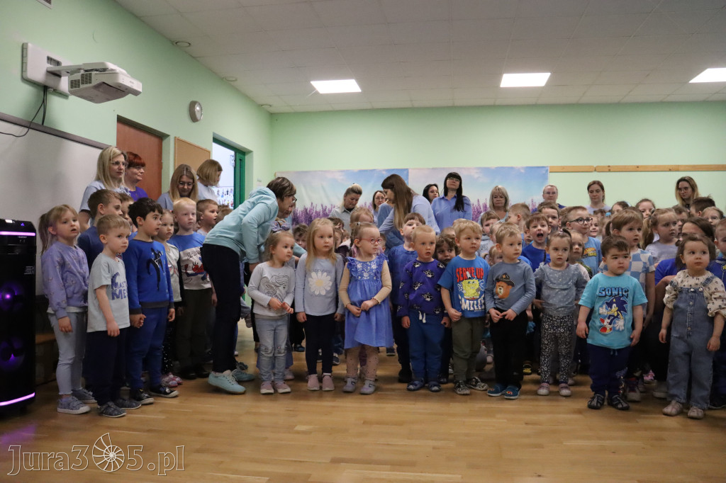 Fotorelacja: NIEBIESKIE IGRZYSKA w Przedszkolu Integracyjnym nr 3 w Zawierciu