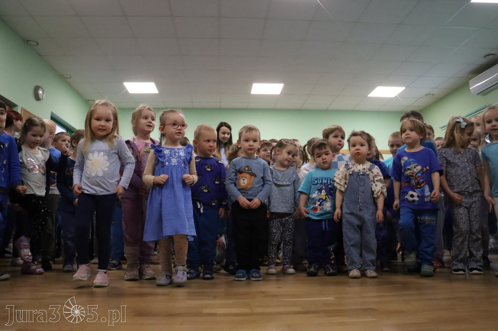 Fotorelacja: NIEBIESKIE IGRZYSKA w Przedszkolu Integracyjnym nr 3 w Zawierciu