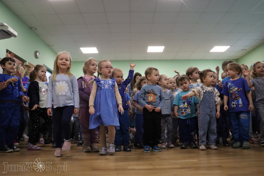 Fotorelacja: NIEBIESKIE IGRZYSKA w Przedszkolu Integracyjnym nr 3 w Zawierciu