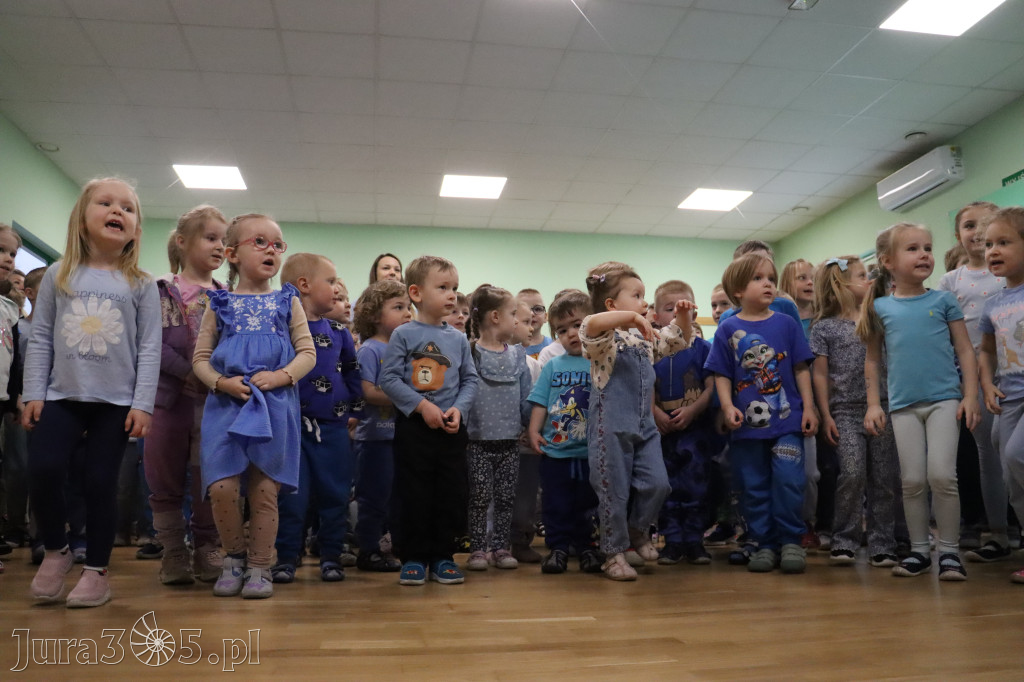 Fotorelacja: NIEBIESKIE IGRZYSKA w Przedszkolu Integracyjnym nr 3 w Zawierciu