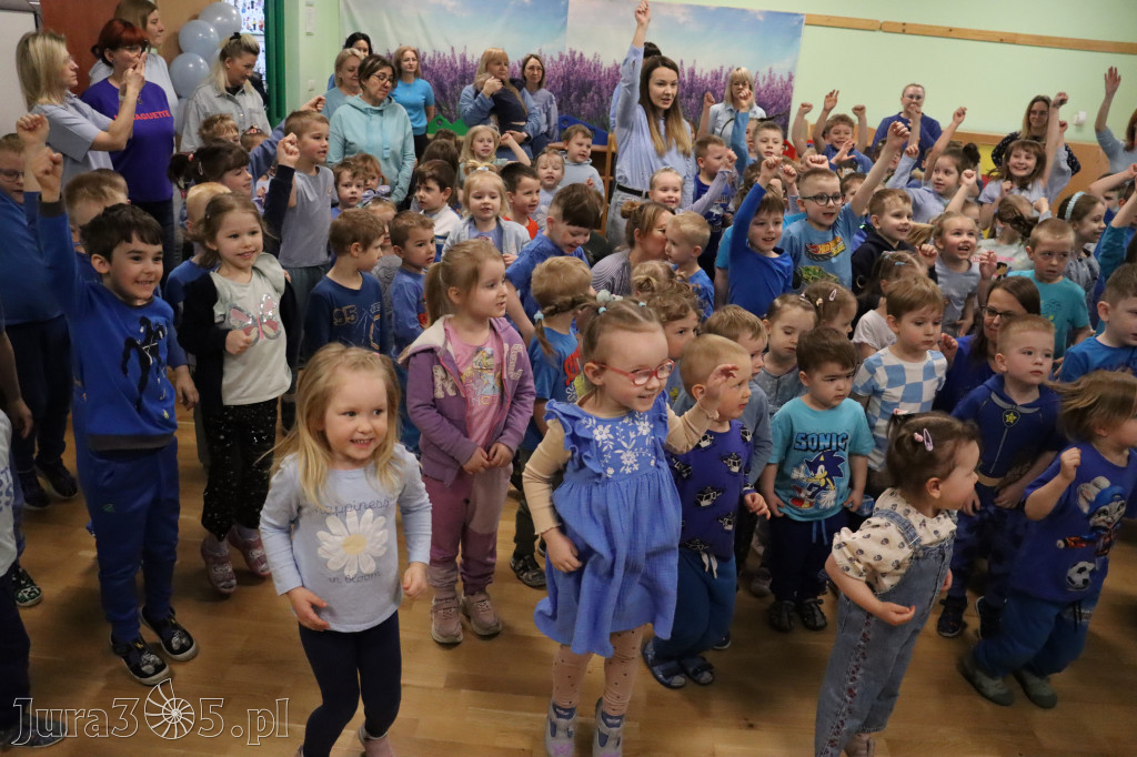 Fotorelacja: NIEBIESKIE IGRZYSKA w Przedszkolu Integracyjnym nr 3 w Zawierciu