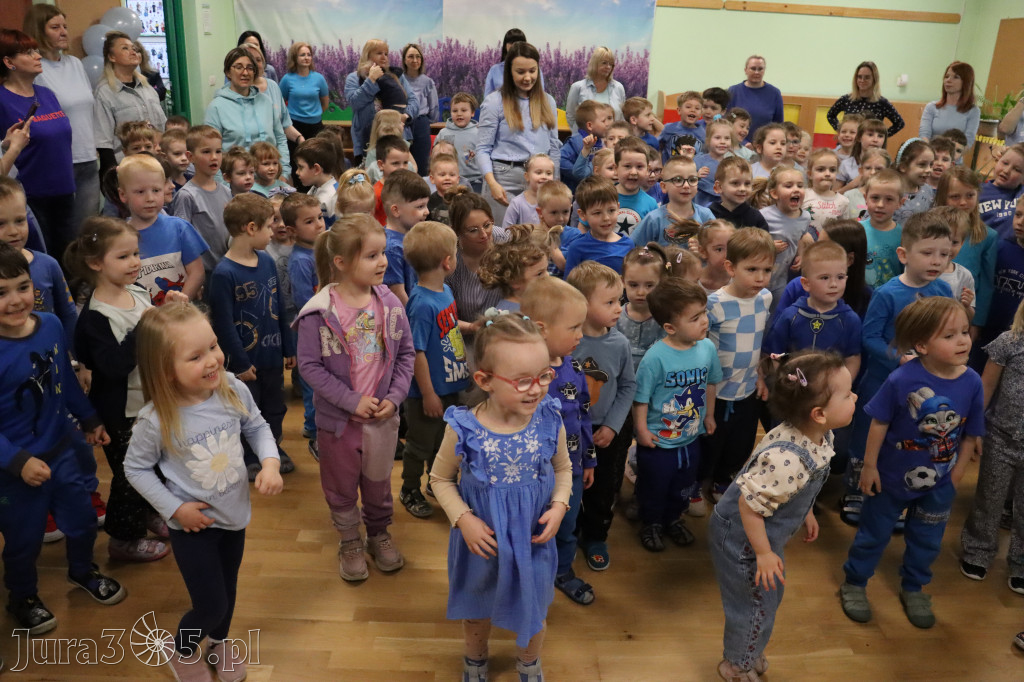 Fotorelacja: NIEBIESKIE IGRZYSKA w Przedszkolu Integracyjnym nr 3 w Zawierciu