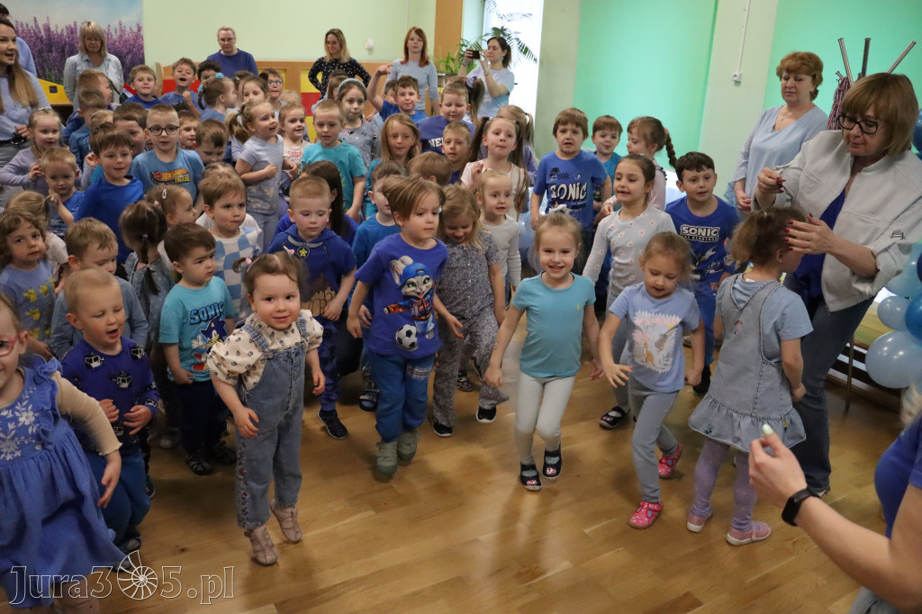 Fotorelacja: NIEBIESKIE IGRZYSKA w Przedszkolu Integracyjnym nr 3 w Zawierciu