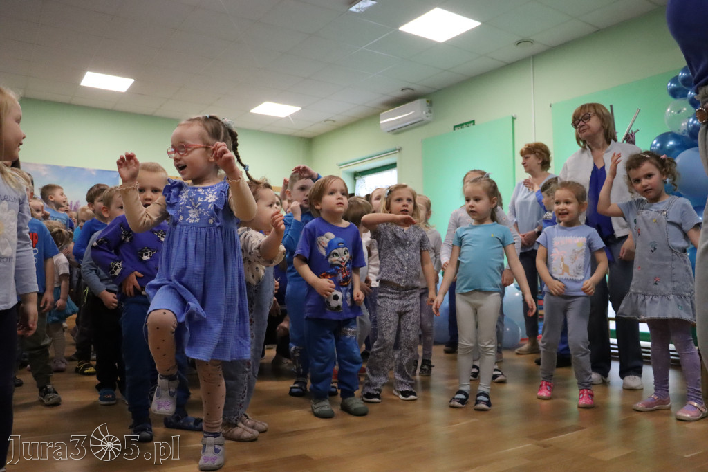 Fotorelacja: NIEBIESKIE IGRZYSKA w Przedszkolu Integracyjnym nr 3 w Zawierciu