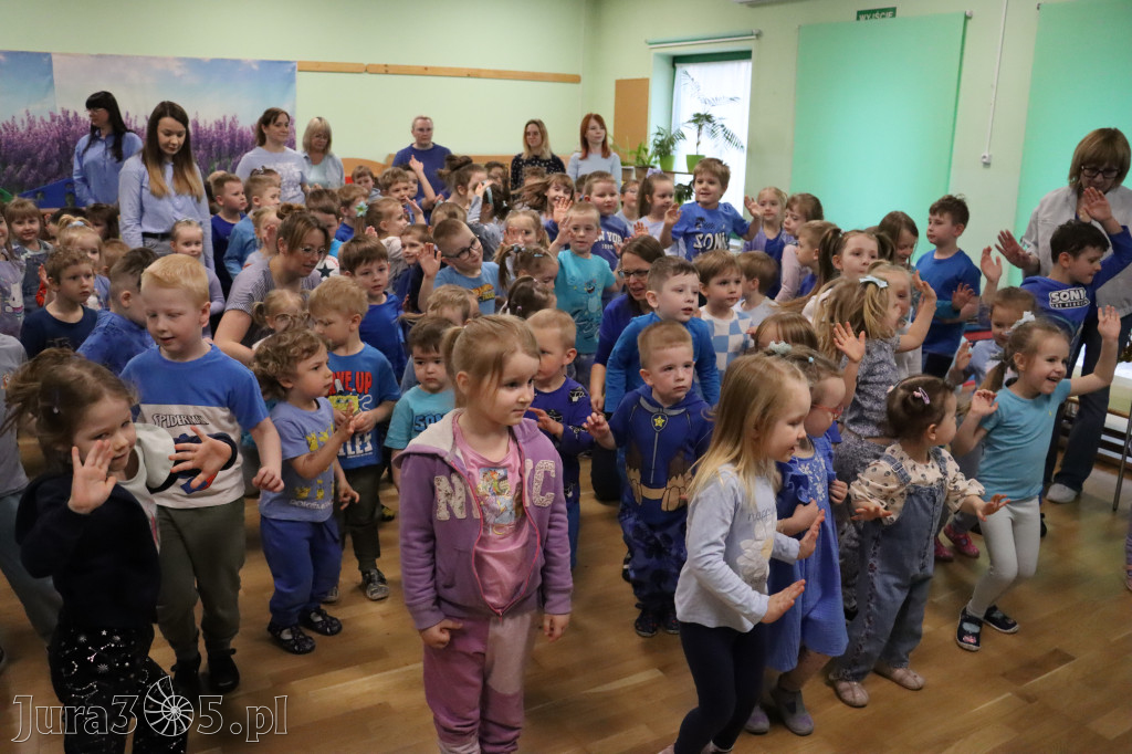 Fotorelacja: NIEBIESKIE IGRZYSKA w Przedszkolu Integracyjnym nr 3 w Zawierciu