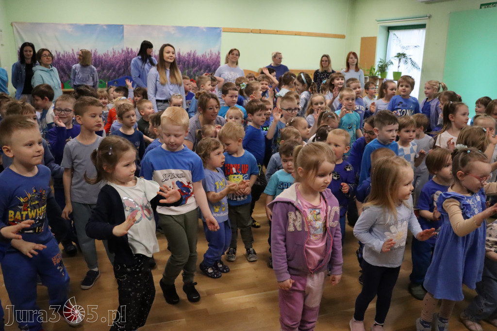 Fotorelacja: NIEBIESKIE IGRZYSKA w Przedszkolu Integracyjnym nr 3 w Zawierciu