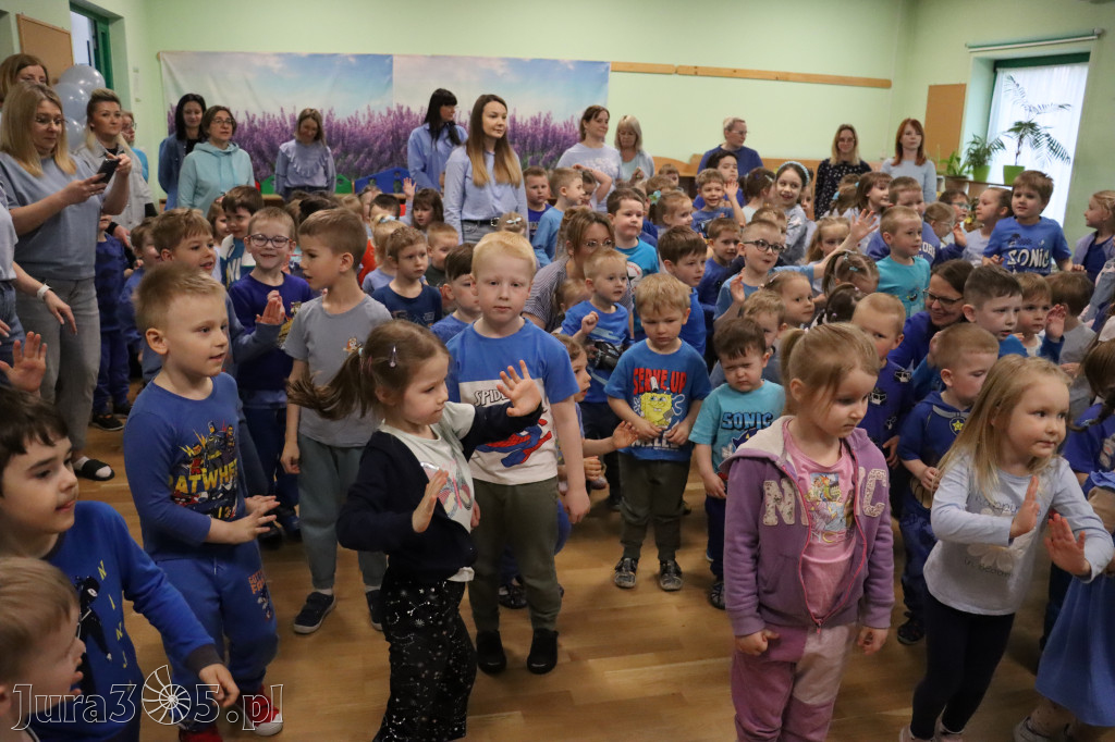 Fotorelacja: NIEBIESKIE IGRZYSKA w Przedszkolu Integracyjnym nr 3 w Zawierciu
