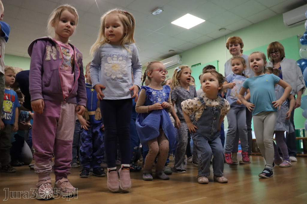 Fotorelacja: NIEBIESKIE IGRZYSKA w Przedszkolu Integracyjnym nr 3 w Zawierciu