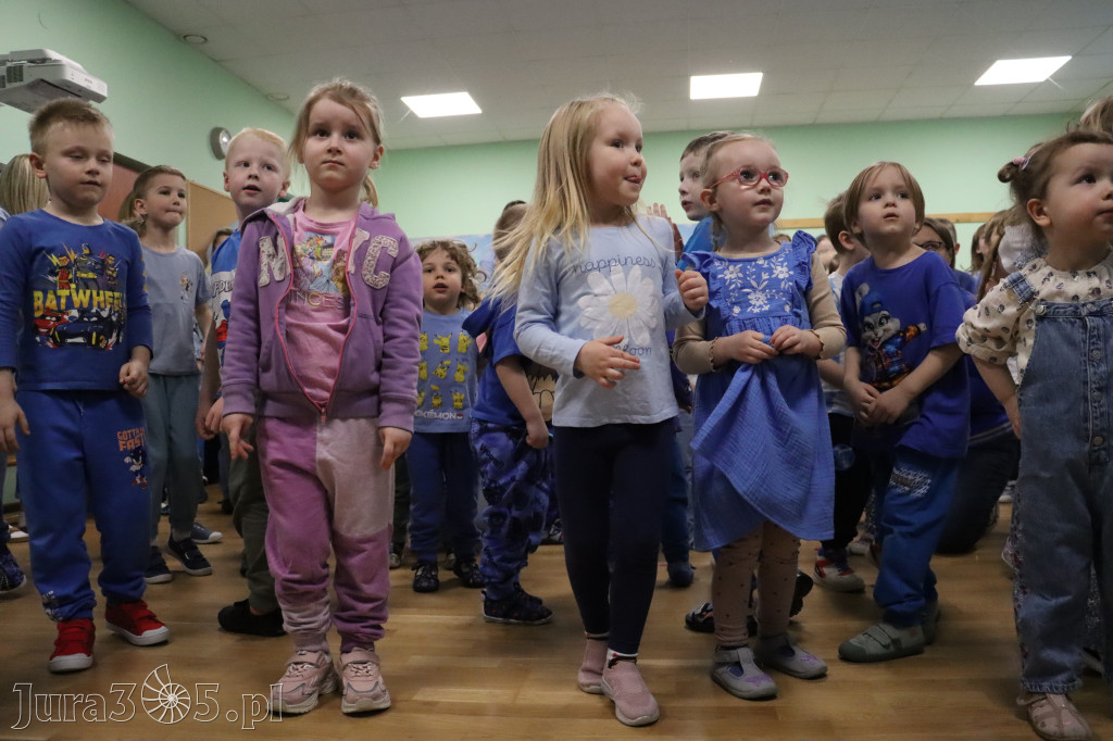 Fotorelacja: NIEBIESKIE IGRZYSKA w Przedszkolu Integracyjnym nr 3 w Zawierciu