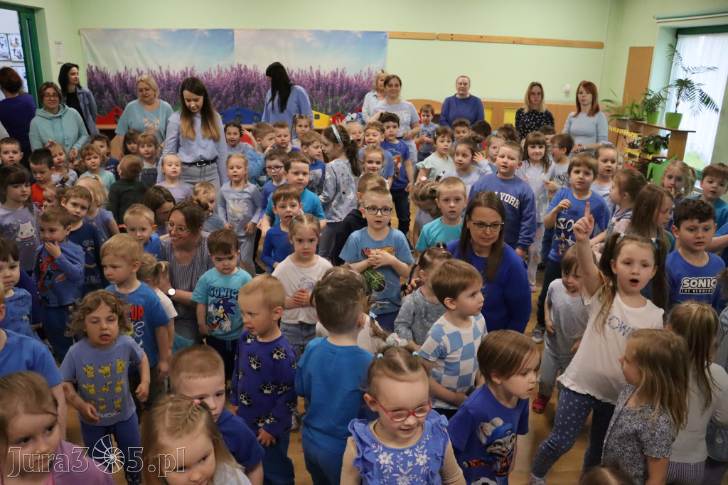 Fotorelacja: NIEBIESKIE IGRZYSKA w Przedszkolu Integracyjnym nr 3 w Zawierciu