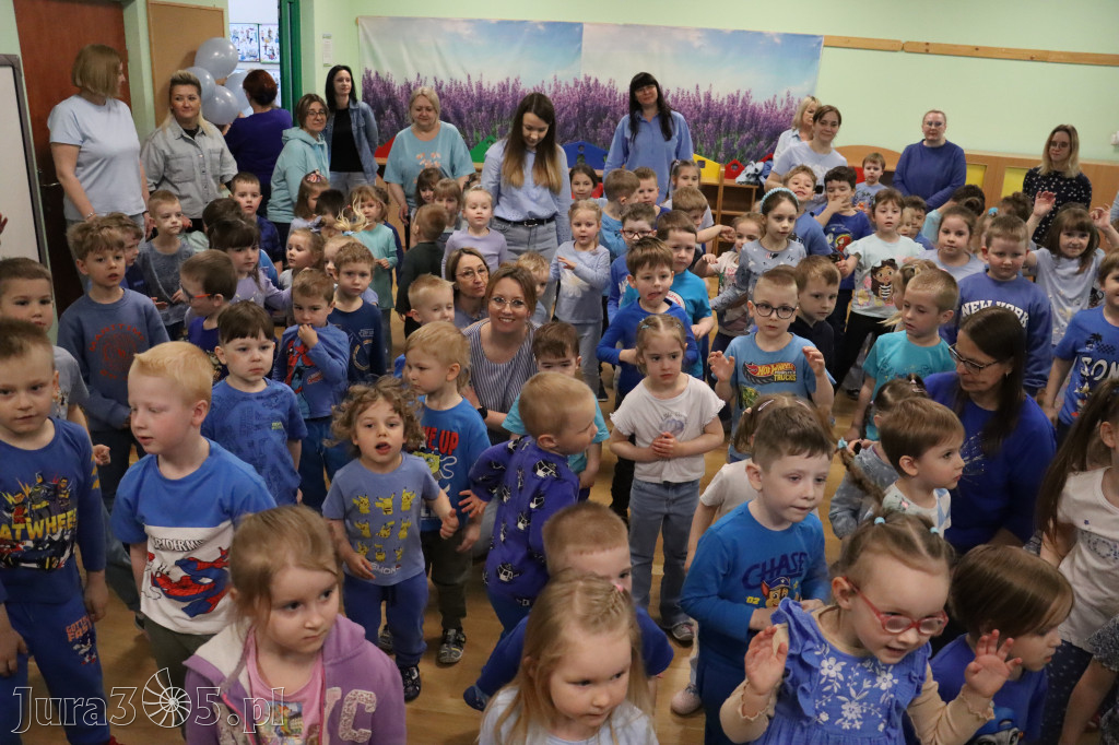 Fotorelacja: NIEBIESKIE IGRZYSKA w Przedszkolu Integracyjnym nr 3 w Zawierciu
