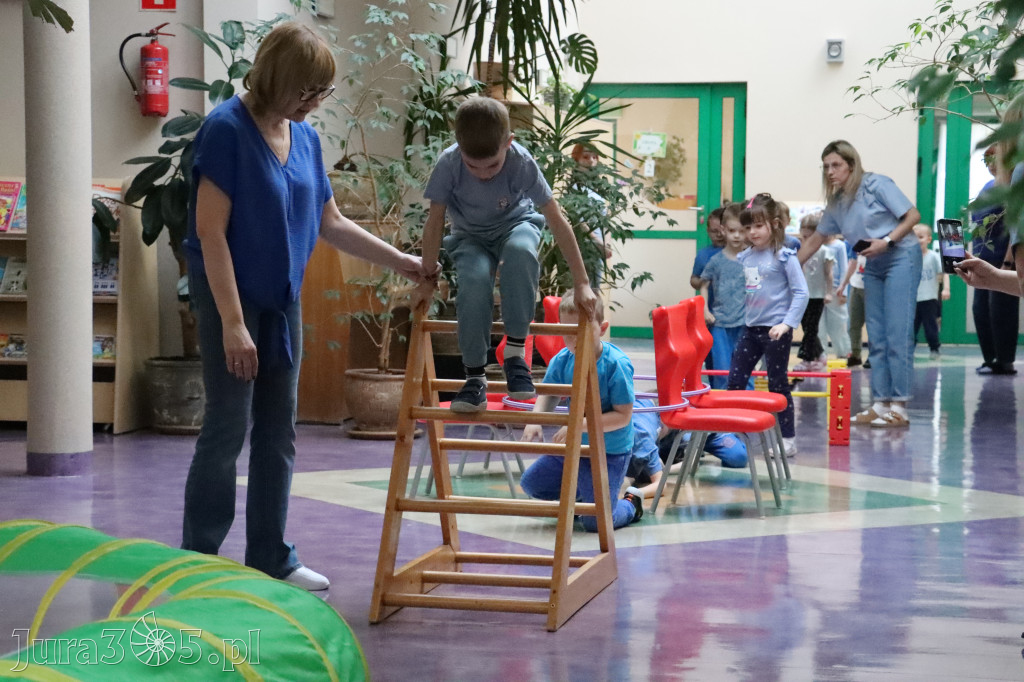 Fotorelacja: NIEBIESKIE IGRZYSKA w Przedszkolu Integracyjnym nr 3 w Zawierciu