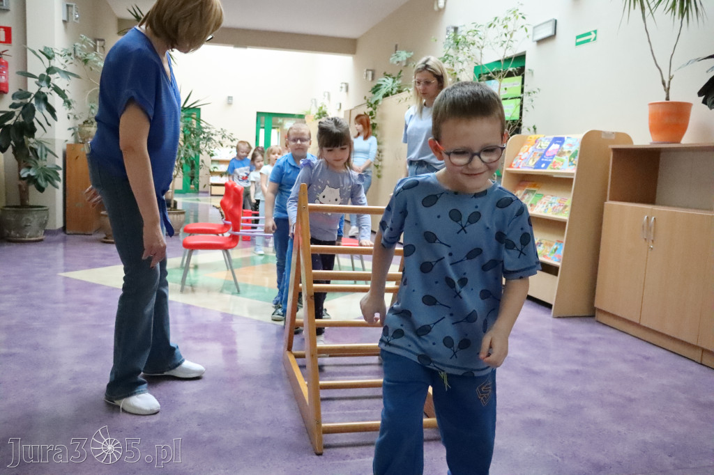 Fotorelacja: NIEBIESKIE IGRZYSKA w Przedszkolu Integracyjnym nr 3 w Zawierciu