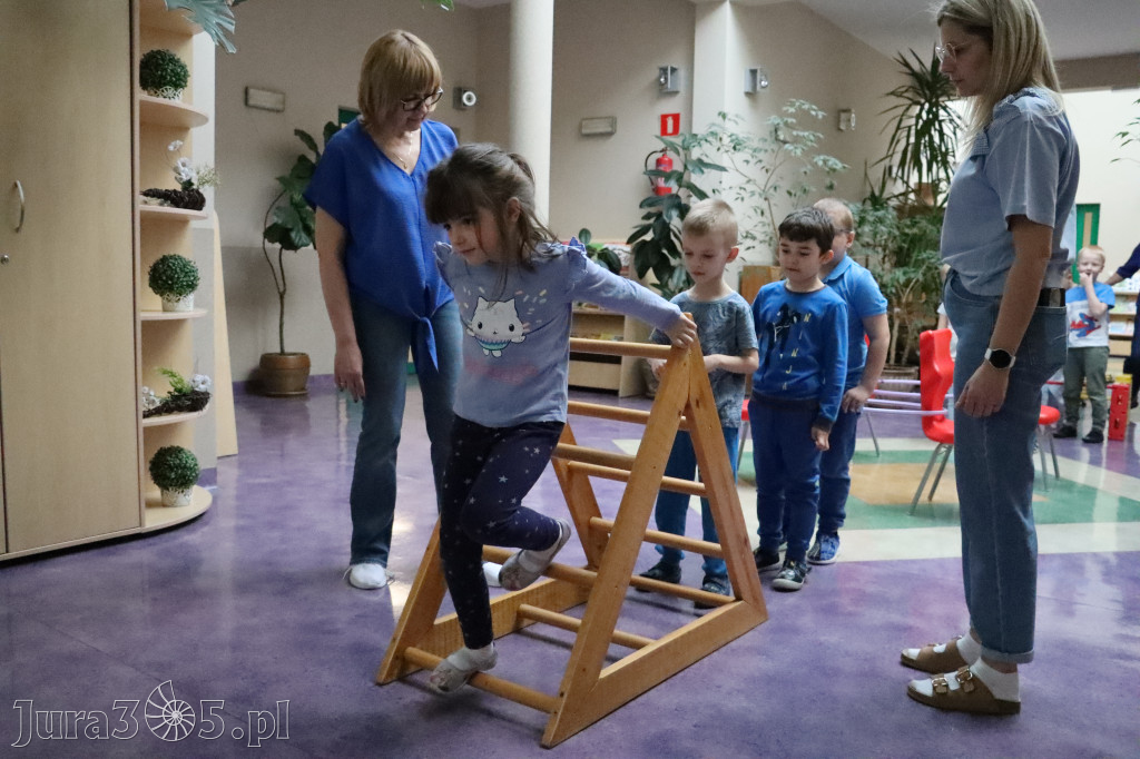 Fotorelacja: NIEBIESKIE IGRZYSKA w Przedszkolu Integracyjnym nr 3 w Zawierciu