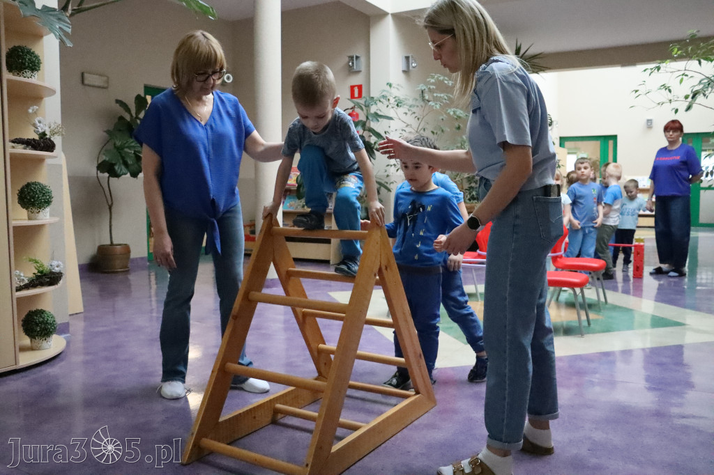 Fotorelacja: NIEBIESKIE IGRZYSKA w Przedszkolu Integracyjnym nr 3 w Zawierciu