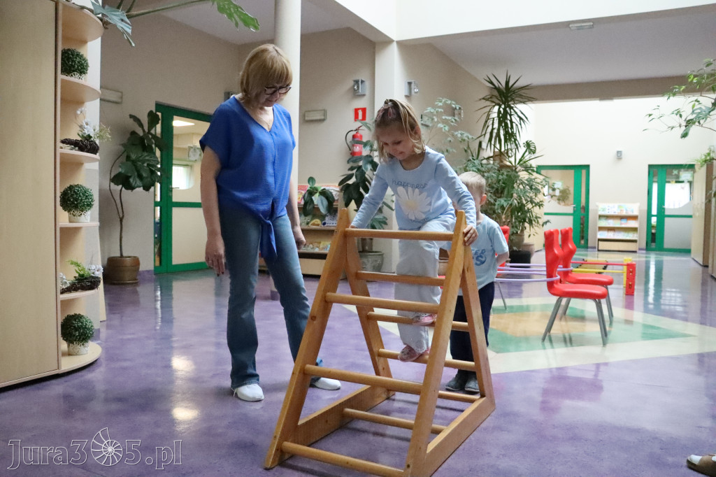 Fotorelacja: NIEBIESKIE IGRZYSKA w Przedszkolu Integracyjnym nr 3 w Zawierciu