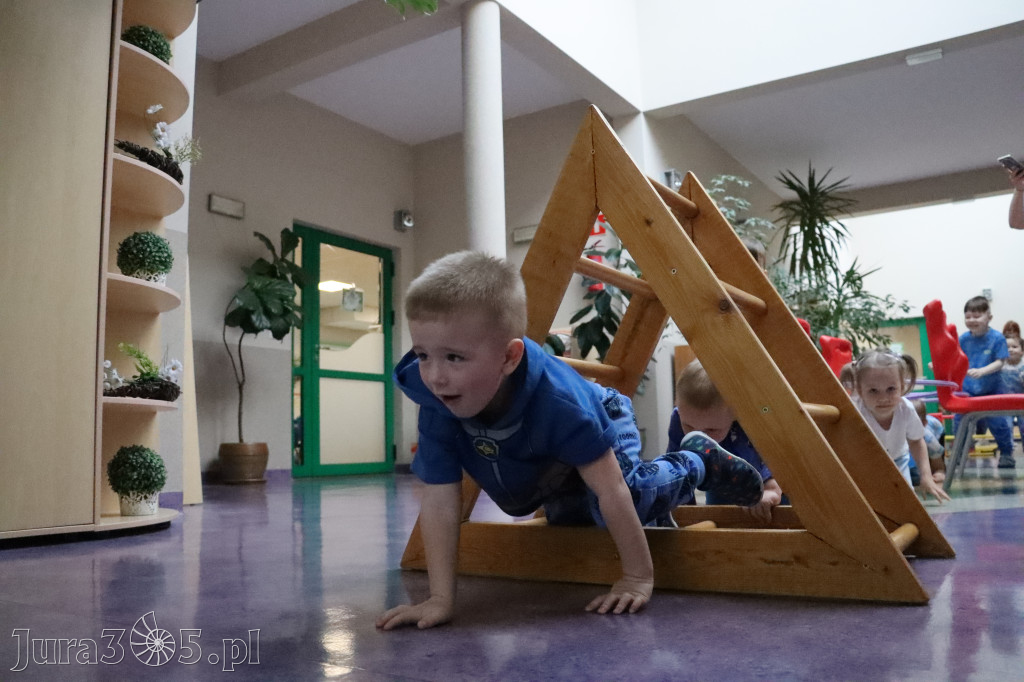 Fotorelacja: NIEBIESKIE IGRZYSKA w Przedszkolu Integracyjnym nr 3 w Zawierciu
