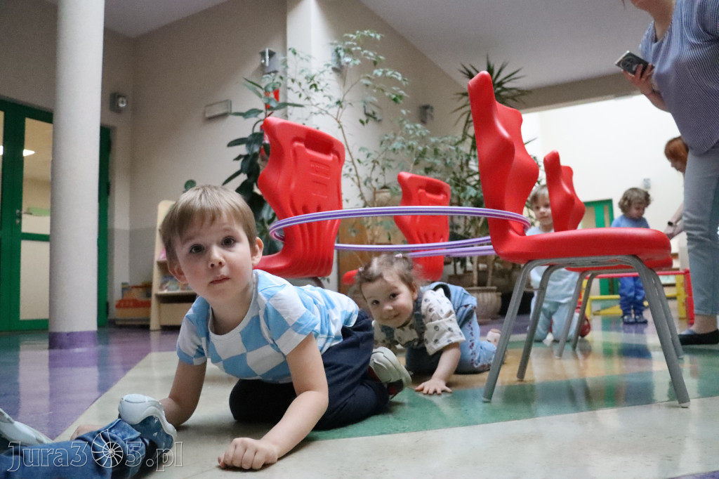 Fotorelacja: NIEBIESKIE IGRZYSKA w Przedszkolu Integracyjnym nr 3 w Zawierciu