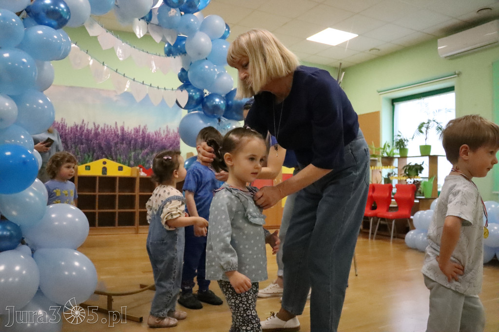 Fotorelacja: NIEBIESKIE IGRZYSKA w Przedszkolu Integracyjnym nr 3 w Zawierciu