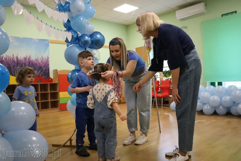 Fotorelacja: NIEBIESKIE IGRZYSKA w Przedszkolu Integracyjnym nr 3 w Zawierciu