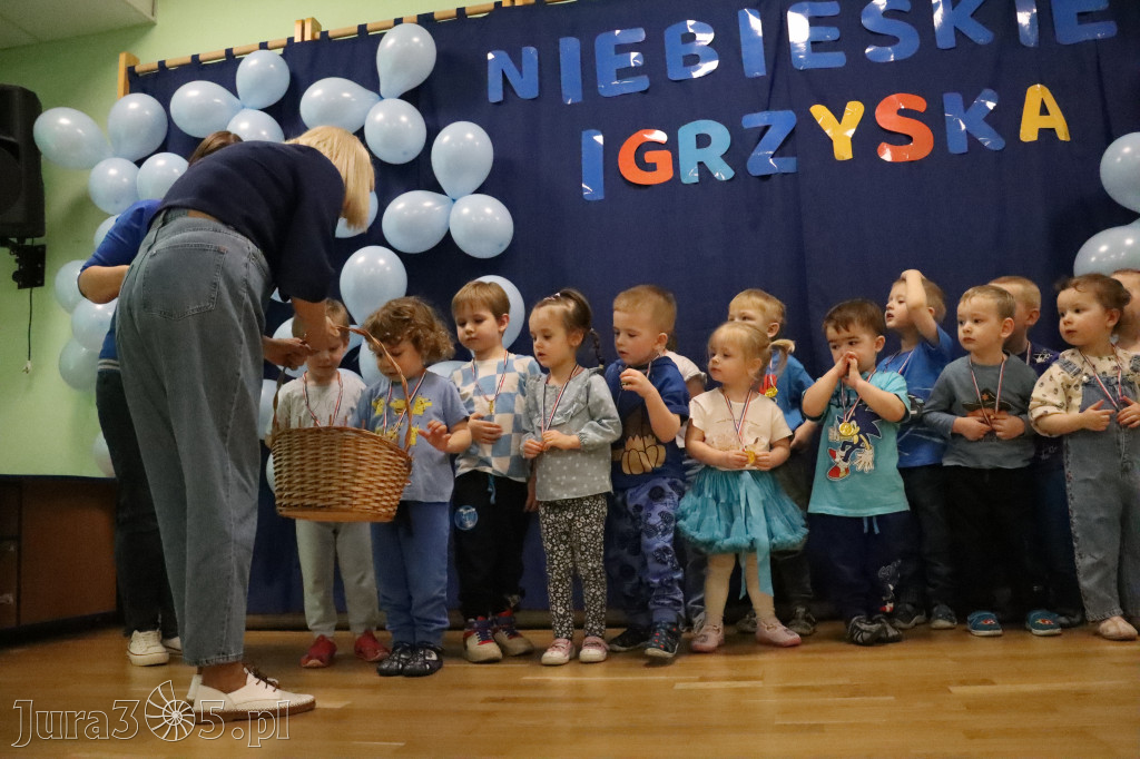 Fotorelacja: NIEBIESKIE IGRZYSKA w Przedszkolu Integracyjnym nr 3 w Zawierciu